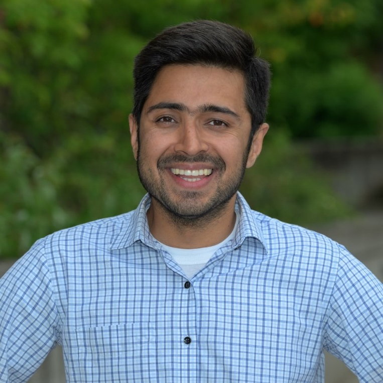 A person smiling at the camera

AI-generated content may be incorrect.