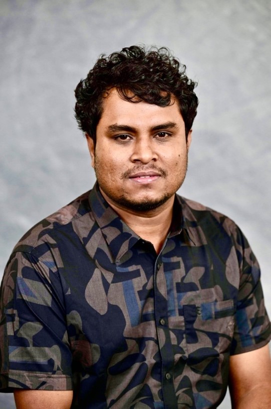 A person with dark hair wearing a camouflage shirt

AI-generated content may be incorrect.